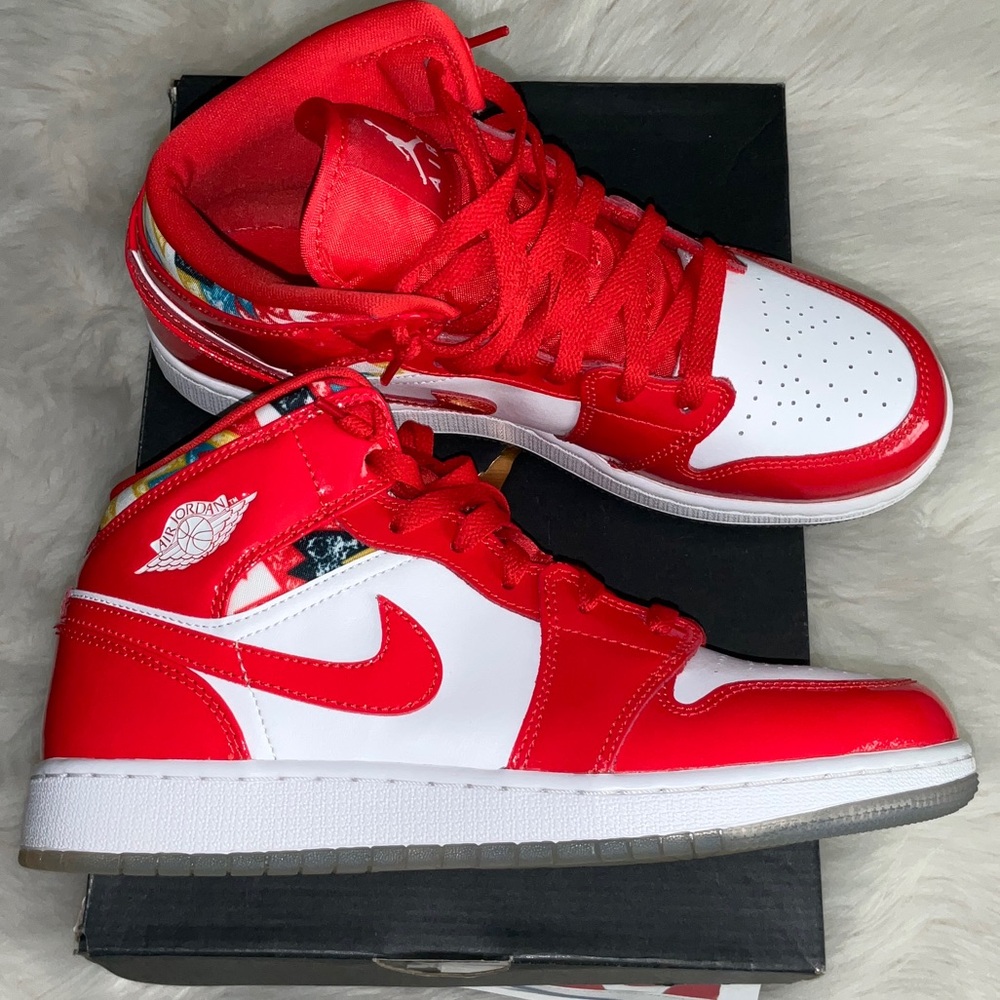 Nike Jordan Air 1 Mid SE (GS) Size 7Y